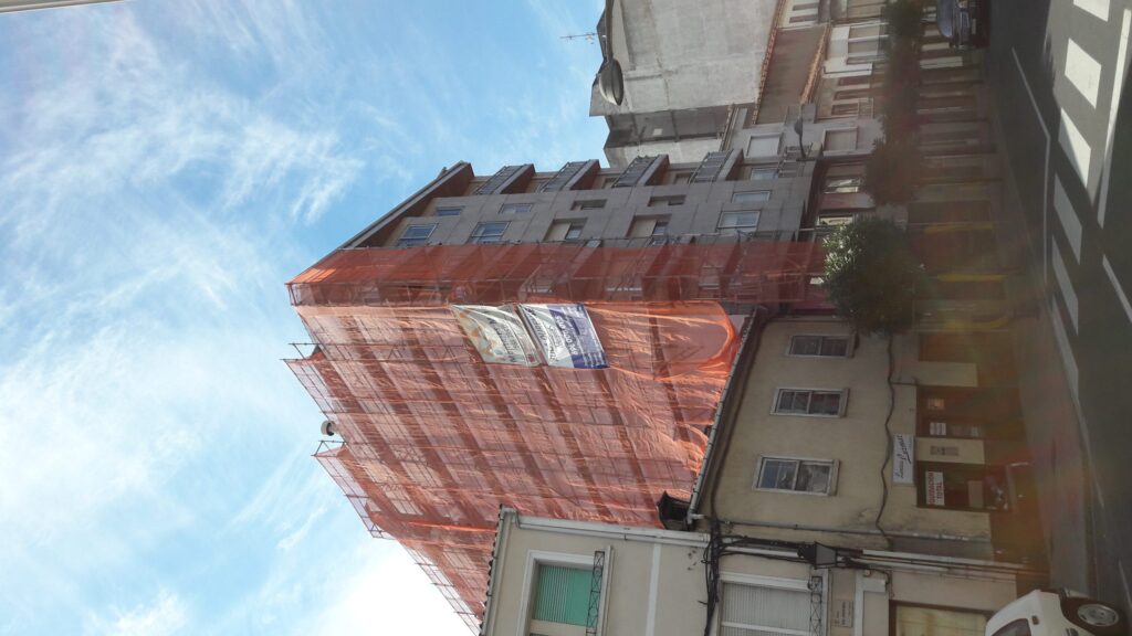 Rehabilitación de la fachada de un edificio en Galicia