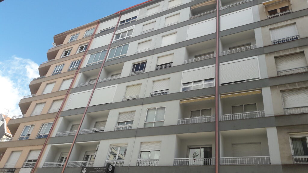 Tratamiento de protección contra el agua en la fachada de un edificio