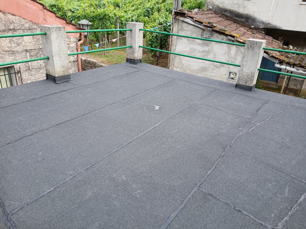 Terraza impermeabilizada con lámina autoprotegida