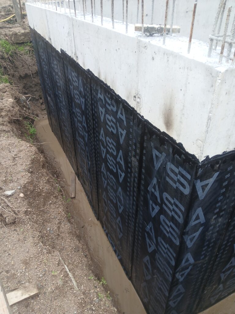 Impermeabilización de muro exterior para evitar filtraciones y humedades